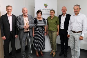Von links: Markus Lorenz, Joachim Leibiger, Ministerin Petra Grimm-Benne, Dr. Kirstin Weppler (Referentin), Dr. Christian Walbrach, Michael Welsch. Klick öffnet eine vergrößerte Ansicht.