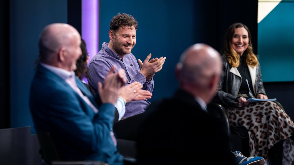 Diskussionsrunde, im Zentrum Michael Engel, Thuringia Bulls