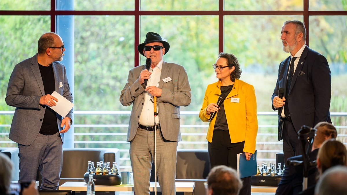 Moderator Ch. Stadali mit TLMB Leibiger, AKT-präsidentin Jauck und Minister Schütz