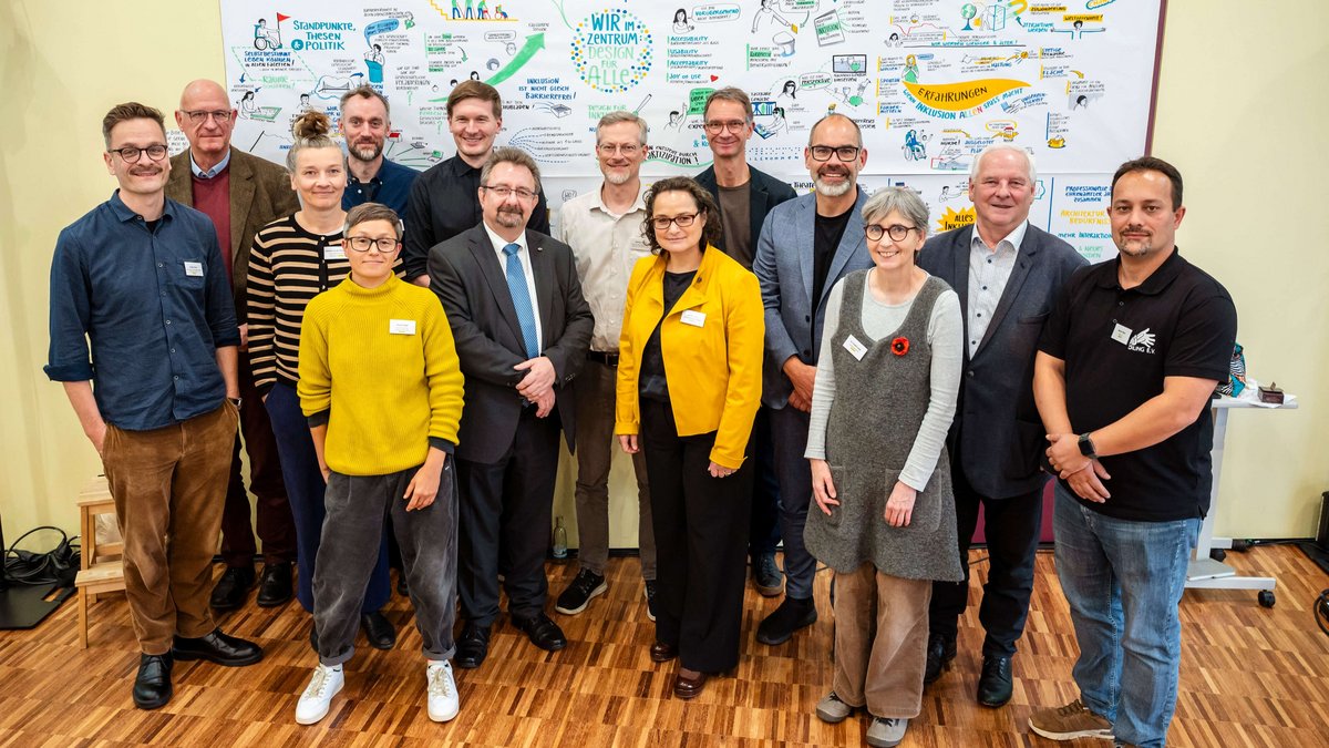 Gruppenbild mit den drei Veranstaltern und Referenten