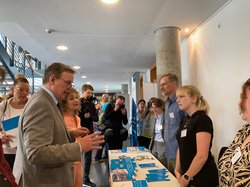 Ministerpräsident Bodo Ramelow und Landtagspräsidentin B. Pommer am Stand. Klick öffnet eine vergößerte Ansicht.