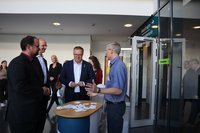MP Voigt, Landtagspräsident Dr. König und M. Lorenz im Gespräch. Klick öffnet eine vergrößerte Ansicht.