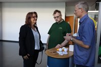 Abgeordnete Claudia Heber (CDU) im Gespräch mit Markus Lorenz und Herrn Waldmann (AG8). Klick öffnet eine vergrößerte Ansicht.
