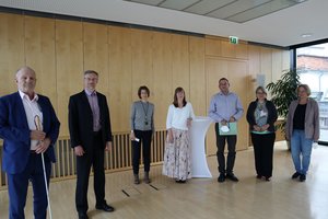 Gruppenbild mit den Berliner Referenten der TSK in der Landesvertretung. Klick öffnet eine vergrößerte Ansicht.