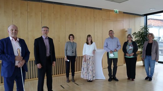 Gruppenbild mit TLMB und Gastgebern in der Landesvertretung in Berlin