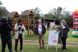 der TLMB mit den Organisatoren des Fests Rolf Menzel und Christine Hoffmann. Klick öffnet eine vergrößerte Ansicht.