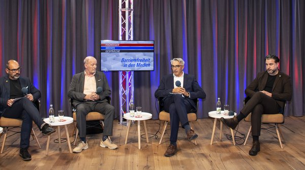 Diskussionsrunde im Studio mit Herrn Stadali, dem TLMB, Herrn Fasco von der TLM und Herrn Werner, Paritätischer Thüringen. Klick öffnet eine vergrößerte Ansicht.