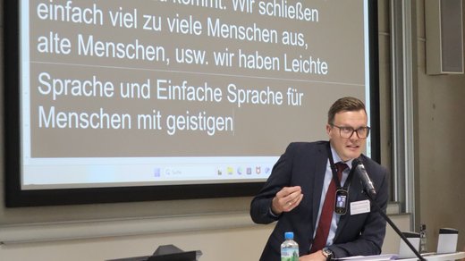 TLMB Petschner am Rednerpult