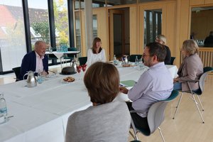 Gesprächsrunde in Berlin. Klick öffnet eine vergrößerte Ansicht.