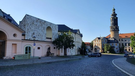 Blick auf das Portal unweit des Stadtschlosses