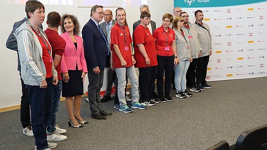 Gruppenbild mit Landtagspräsidentin Pommer, Ministerpräsident Bodo Ramelow und Athleten 