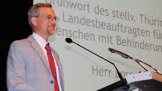 der Stellvertretende Landesbeauftragte Markus Lorenz am Redepult