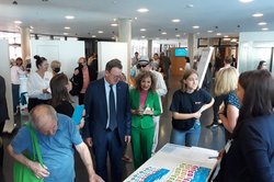 Rundgang von Ministerpräsident B. Ramelow: am Stand des TLMB im Foyer. Klick öffnet eine vergrößerte Ansicht.