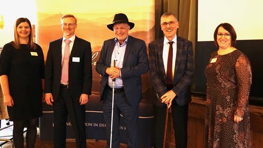 Gruppenbild mit TLMB Leibiger, dem stellvertretenden Landesbeauftragten Markus Lorenz, der kommunalen Beauftragten sowie dem Landrat in Leimbach im Wartburgkreis