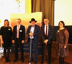 Gruppenbild mit TLMB Leibiger, dem stellvertretenden Landesbeauftragten Markus Lorenz, der kommunalen Beauftragten sowie dem Landrat in Leimbach im Wartburgkreis. Klick öffnet eine vergrößerte Ansicht.