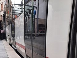 Straßenbahn: Zugang und Tür . Klick öffnet eine vergrößerte Ansicht.