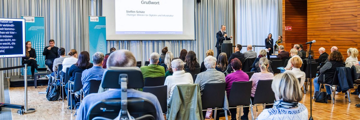 Zuhörerinnen und Zuhörer bei der Thüringer Demografiekonferenz 2025