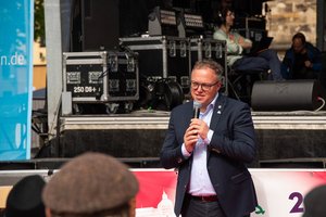 Ministerpräsident M. Voigt bei seiner Rede als Schirmherr. Klick öffnet eine vergrößerte Ansicht.